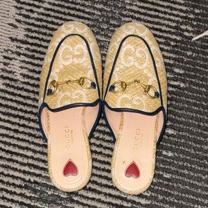 Gucci Beige Raffia Horsebit Mules with Navy Trim